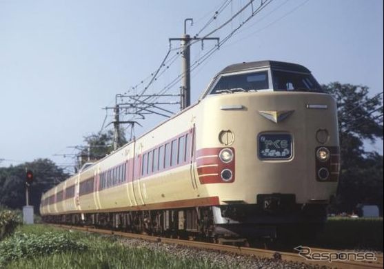 国鉄色がリバイバルされている381系『やくも』。《写真提供 西日本旅客鉄道》