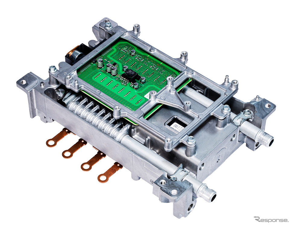 FCEV昇圧用IPM (インテリジェントパワーモジュール)《写真提供 デンソー》