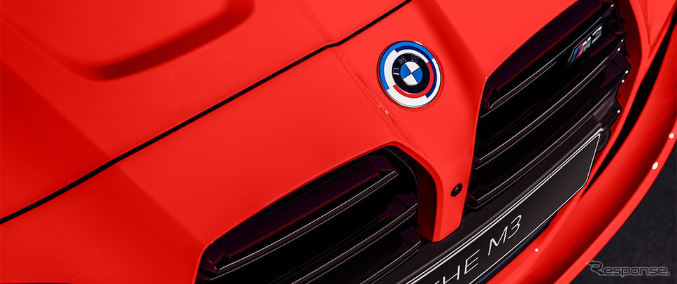 BMW M3 50th アニバーサリー リミテッド BMW M 50周年記念バッチ《写真提供 ビー・エム・ダブリュー》