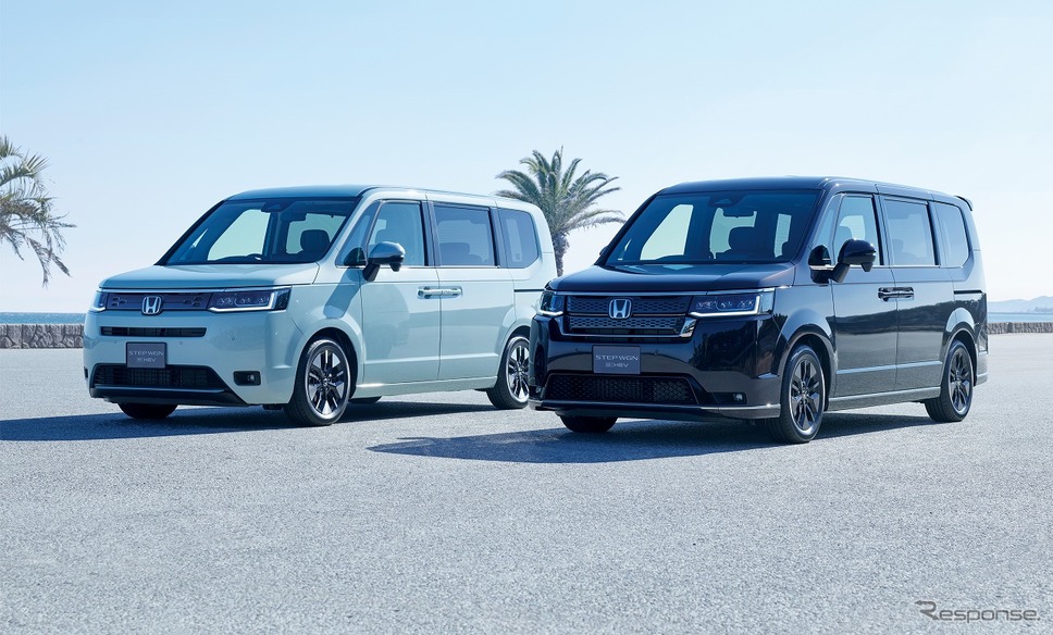 ホンダ ステップワゴン e:HEV、左がエアー、右がスパーダ《写真提供 本田技研工業》
