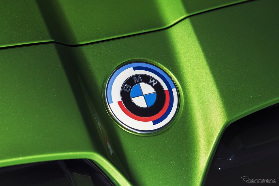 BMW M 50周年記念バッジ《写真提供 ビー・エム・ダブリュー》