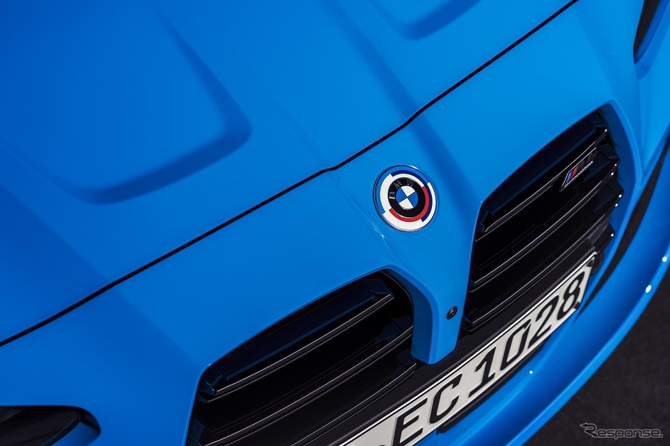 BMW M 50周年記念バッジ《写真提供 ビー・エム・ダブリュー》