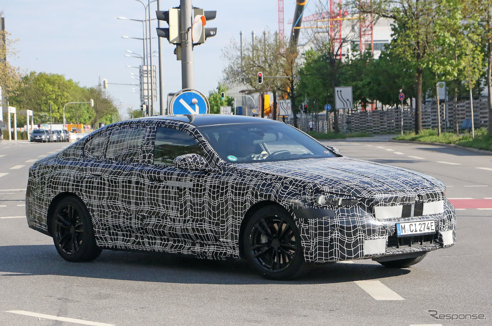 BMW i5 プロトタイプ(スクープ写真)《APOLLO NEWS SERVICE》