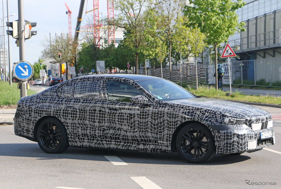 BMW i5 プロトタイプ(スクープ写真)《APOLLO NEWS SERVICE》