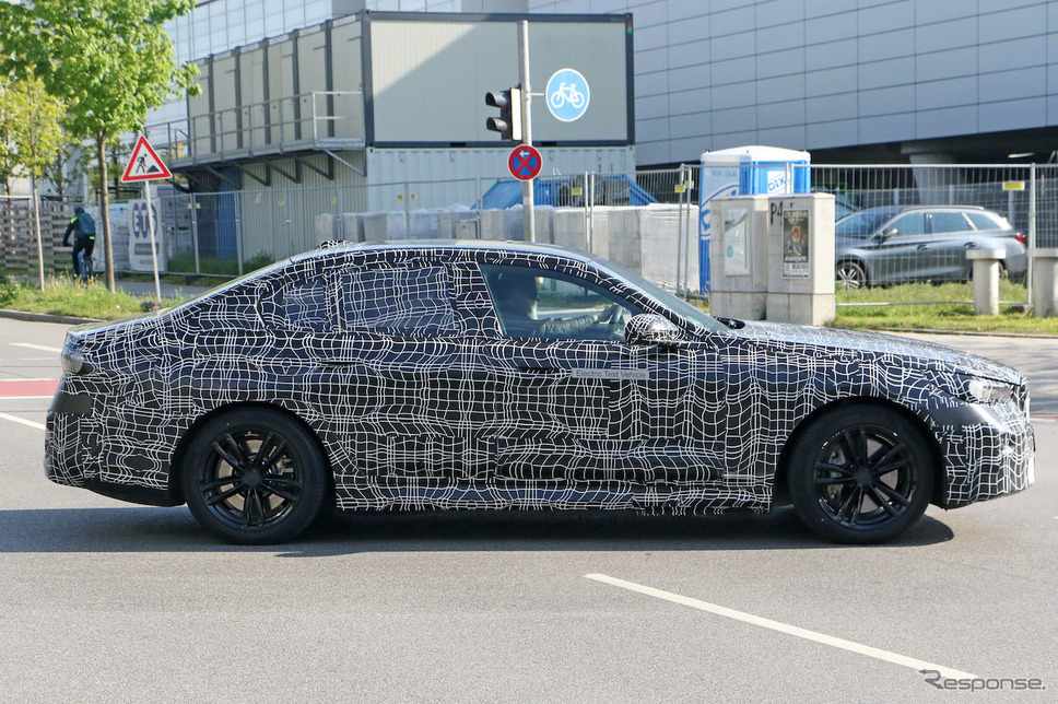 BMW i5 プロトタイプ(スクープ写真)《APOLLO NEWS SERVICE》