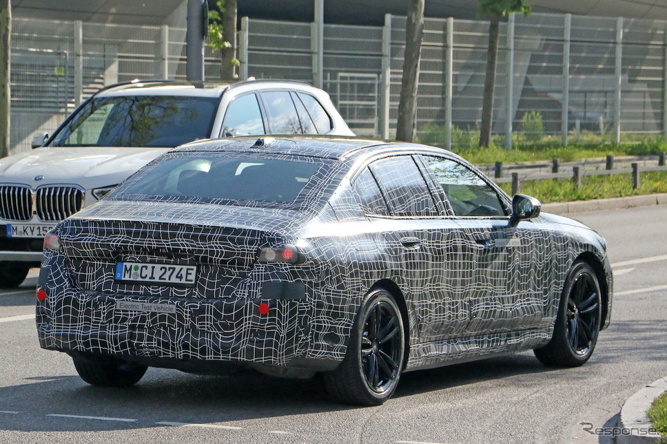 BMW i5 プロトタイプ(スクープ写真)《APOLLO NEWS SERVICE》