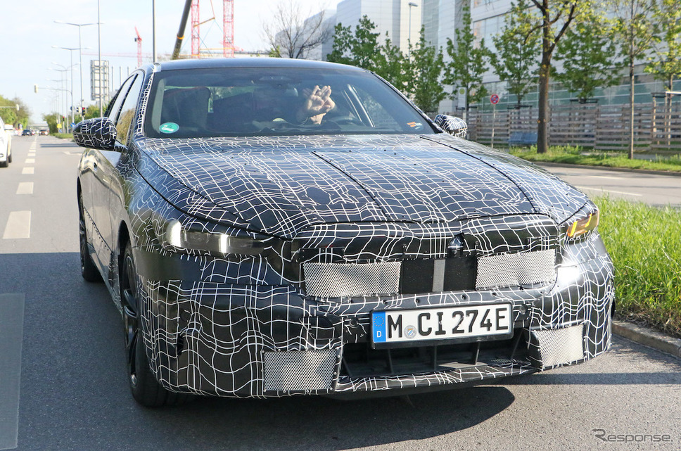BMW i5 プロトタイプ(スクープ写真)《APOLLO NEWS SERVICE》