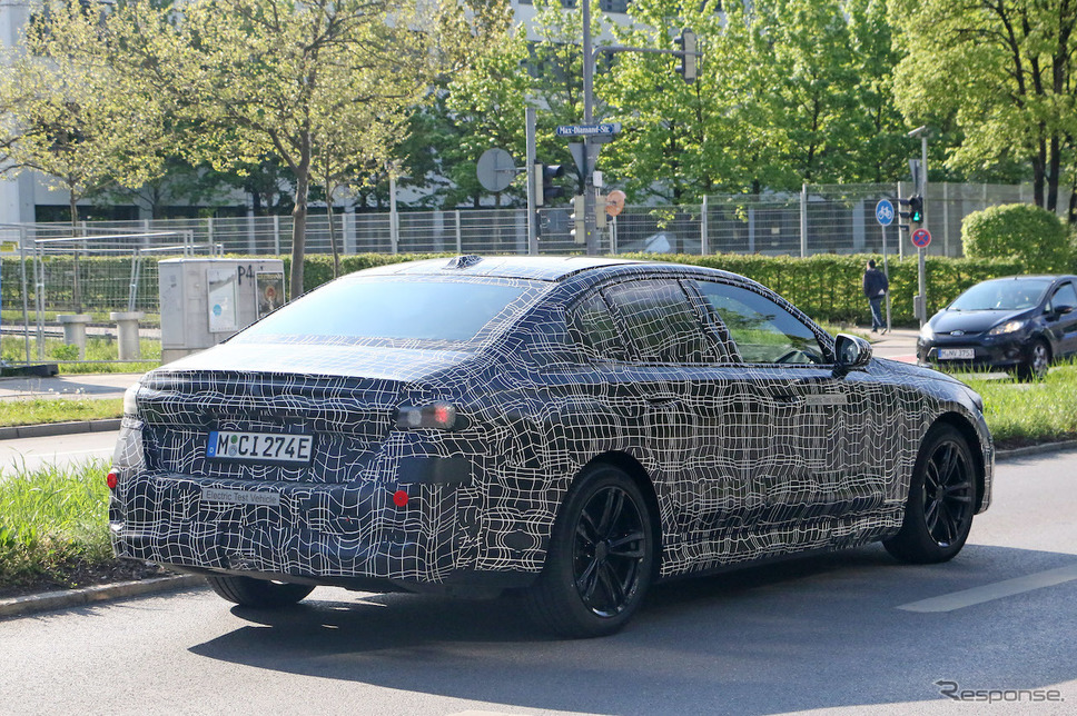BMW i5 プロトタイプ(スクープ写真)《APOLLO NEWS SERVICE》