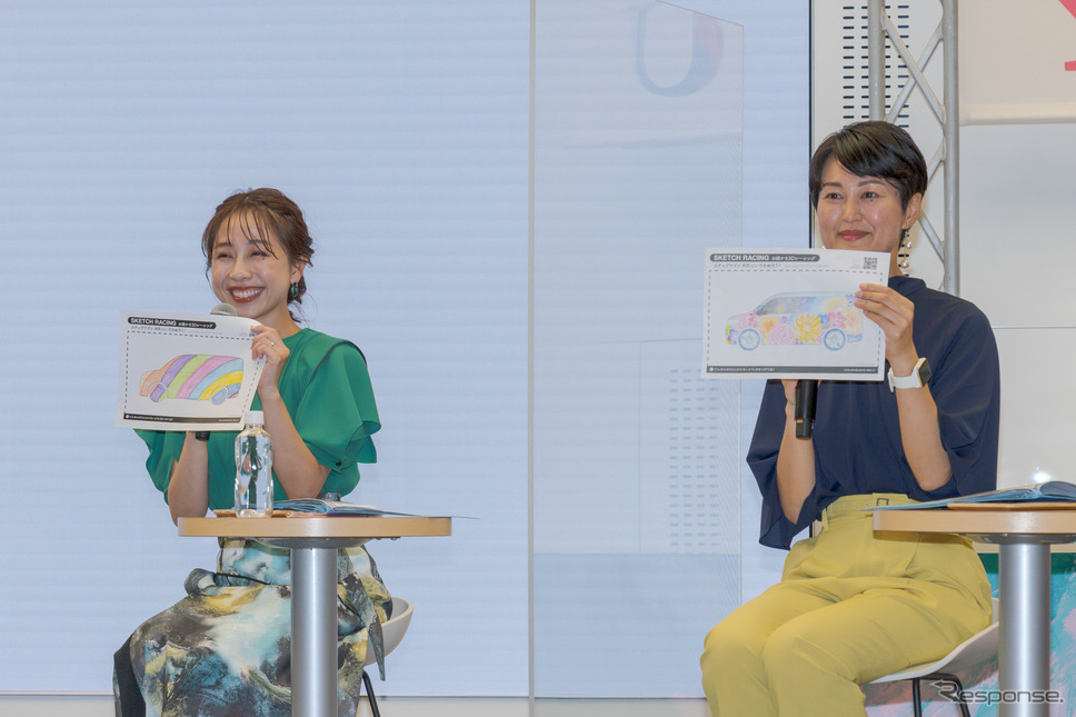 自分で色を塗ったステップワゴンがテレビゲーム画面内に登場し、2台でレースを行うといったゲームも体験。《写真撮影 関口敬文》