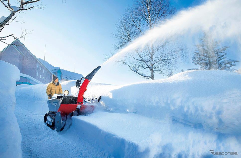 ホンダ HSL2511 除雪作業シーン《写真提供 本田技研工業》