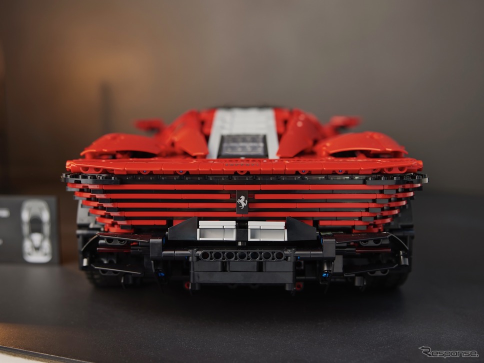 レゴテクニック・フェラーリ・デイトナSP3　(c) 2022 The LEGO Group.《写真提供 レゴジャパン》