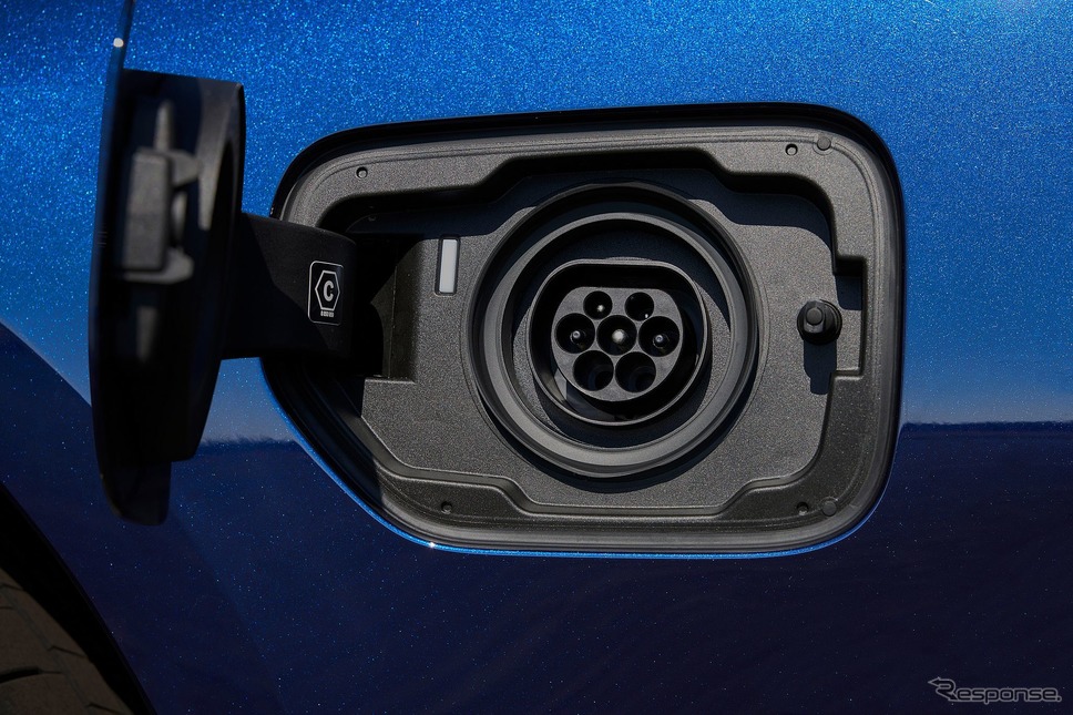 BMW 3シリーズ・ツーリング 改良新型のPHV「330e」《photo by BMW》