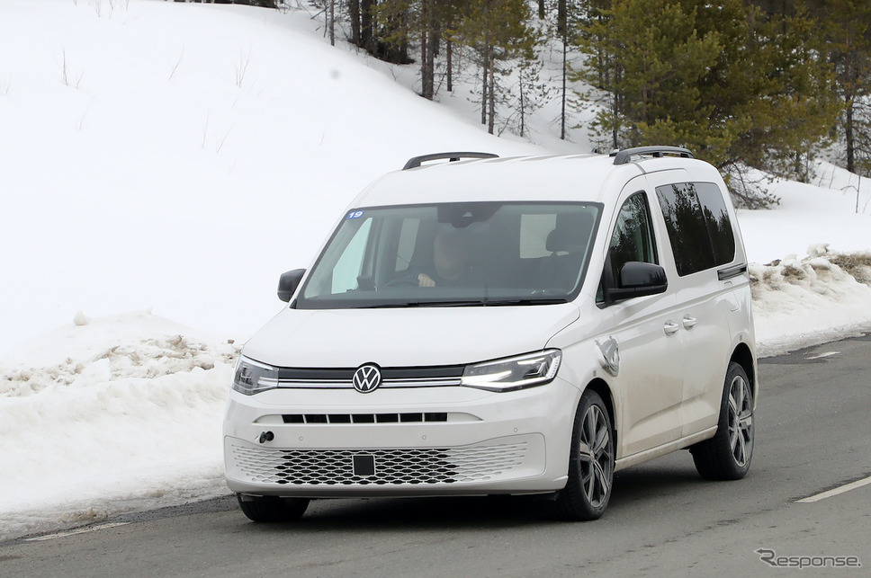 VW キャディ PHEV プロトタイプ(スクープ写真)《APOLLO NEWS SERVICE》