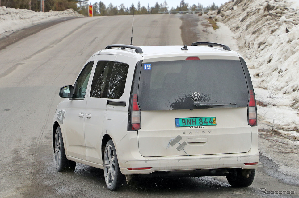 VW キャディ PHEV プロトタイプ(スクープ写真)《APOLLO NEWS SERVICE》