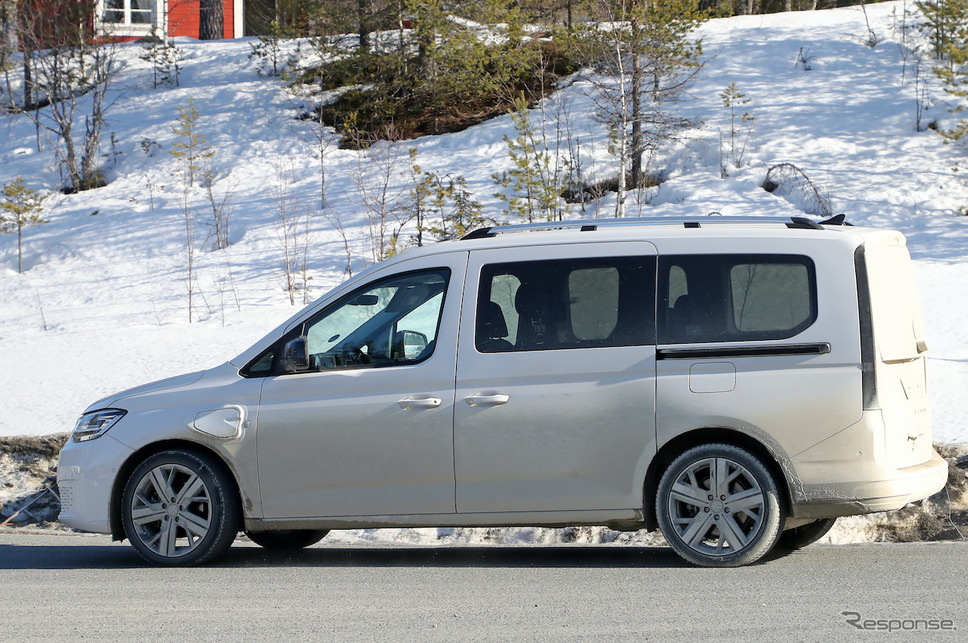 VW キャディ PHEV ロングホイールベース仕様のプロトタイプ(スクープ写真)《APOLLO NEWS SERVICE》