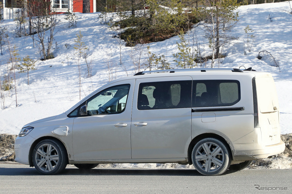 VW キャディ PHEV ロングホイールベース仕様のプロトタイプ(スクープ写真)《APOLLO NEWS SERVICE》