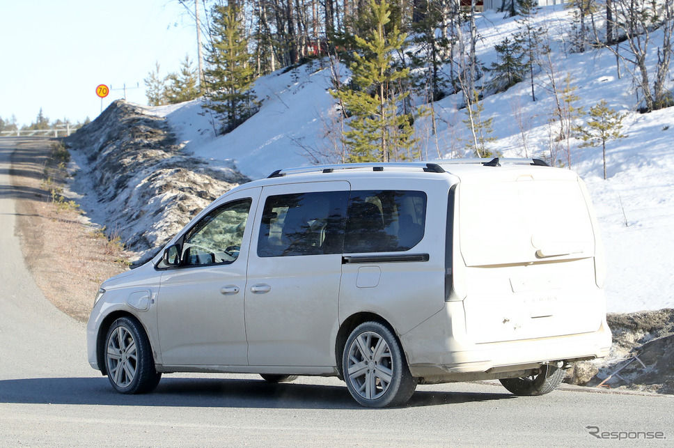 VW キャディ PHEV ロングホイールベース仕様のプロトタイプ(スクープ写真)《APOLLO NEWS SERVICE》