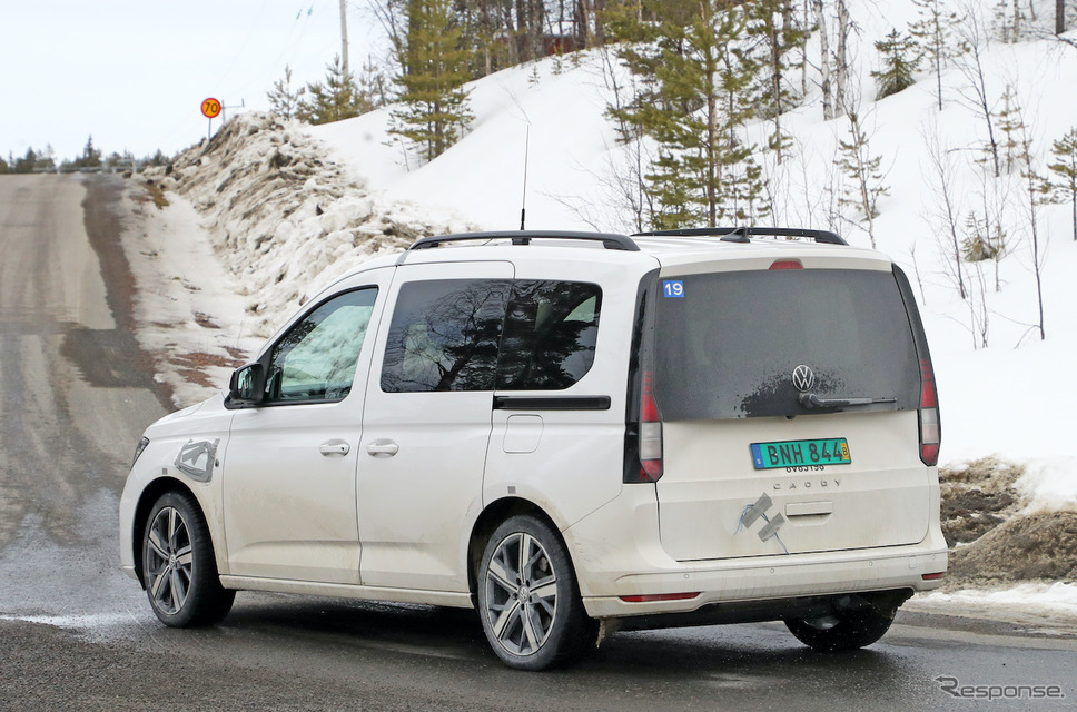 VW キャディ PHEV プロトタイプ(スクープ写真)《APOLLO NEWS SERVICE》