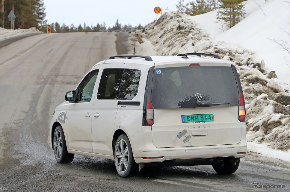 VW キャディ PHEV プロトタイプ(スクープ写真)《APOLLO NEWS SERVICE》