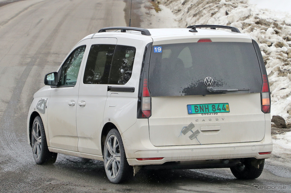 VW キャディ PHEV プロトタイプ(スクープ写真)《APOLLO NEWS SERVICE》