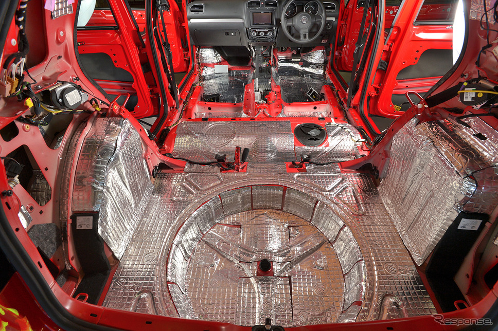 車内静音化作業の実行例。Photo by イース・コーポレーション