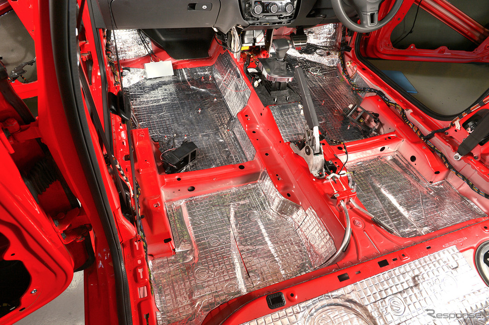 車内静音化作業の実行例。Photo by イース・コーポレーション