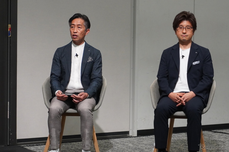 須賀厚一氏(左)とレクサスLXのチーフエンジニア、横尾貴己氏(右)《写真撮影 宮崎壮人》