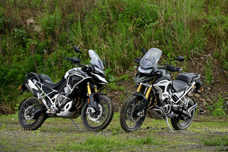 タイガー1200 Rallyエクスプローラー(左)とタイガー1200 Rally(右)《写真撮影 雪岡直樹》
