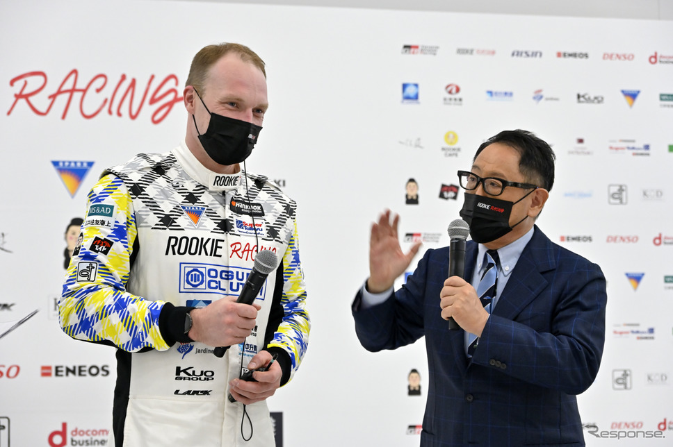 ラトバラ選手兼代表(向かって左)とモリゾウこと豊田社長《写真撮影 雪岡直樹》