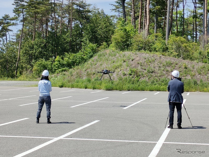 ドローンの自動衝突回避システムの実証実験の様子《写真提供 NEXCO東日本》