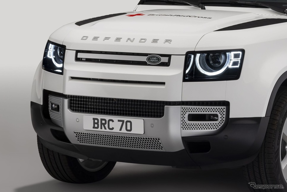 ランドローバー・ディフェンダー 130 の英国赤十字仕様《photo by Land Rover》