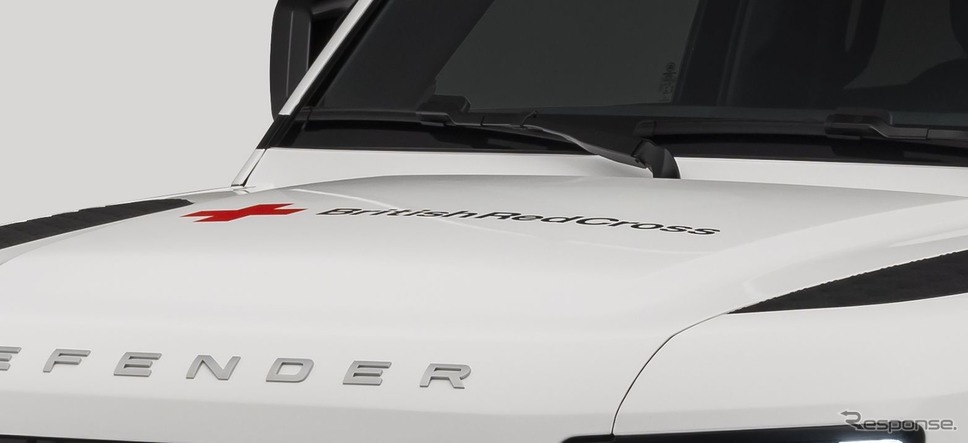 ランドローバー・ディフェンダー 130 の英国赤十字仕様《photo by Land Rover》