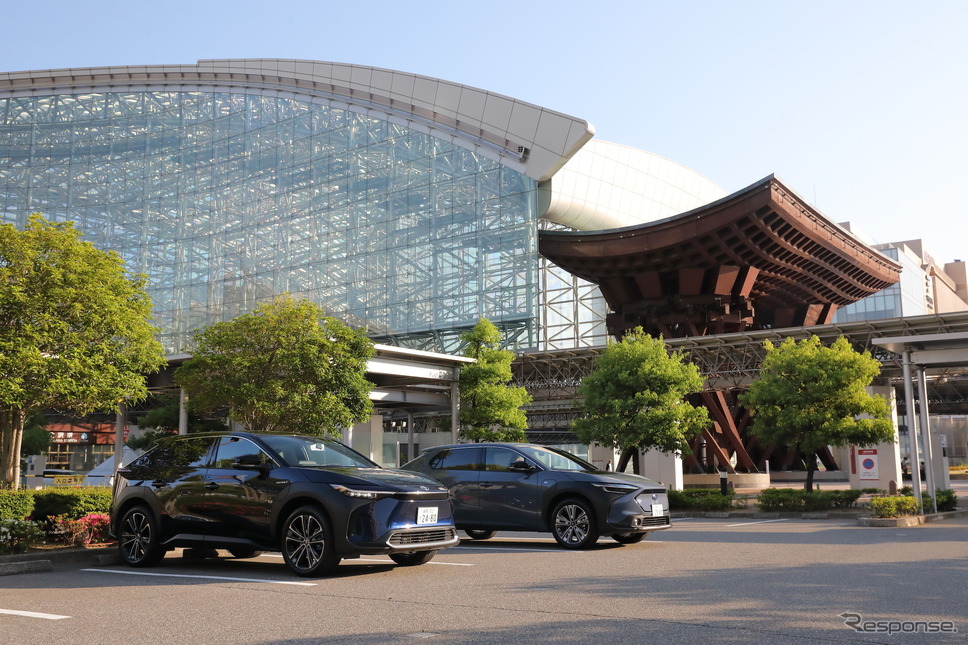 トヨタ bZ4Xとスバル ソルテラ、金沢にて《写真提供 トヨタ自動車、スバル》