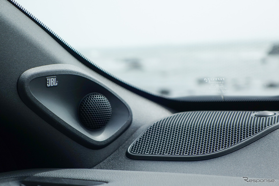 欧州ヤリスと同様JBLのオーディオが装備可能。ちなみにRZ High performanceは標準装備。《写真撮影 井元康一郎》