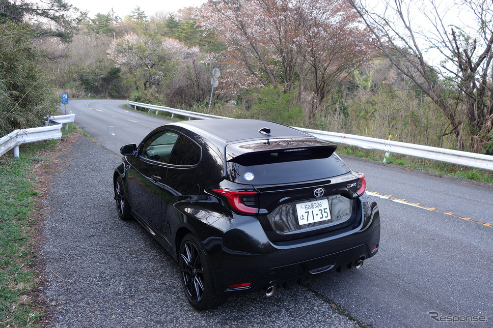 路面の荒れがきつい表筑波スカイラインを走ってみた。ギャップやアンジュレーションへのサスペンションの追従性はピカイチ。あまりにバランスが良すぎて刺激性、高揚感は希薄。《写真撮影 井元康一郎》