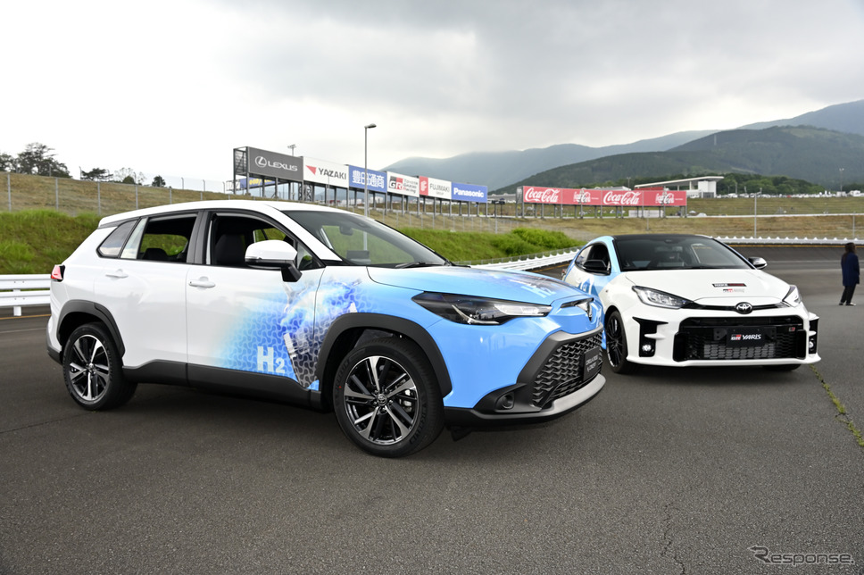 カローラクロスH2コンセプトとGRヤリスH2《写真撮影 雪岡直樹》