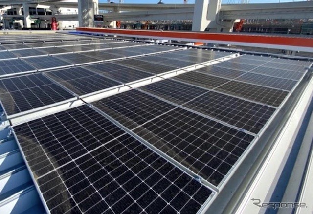 横浜港北インタートラックステーションに設置された太陽光発電《画像提供 ENEOS》