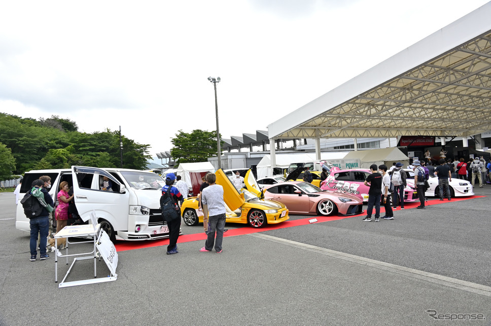 GIRLS CAR COLLECTIONコンテストの様子《写真撮影 雪岡直樹》