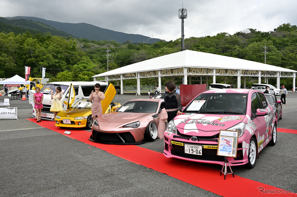 GIRLS CAR COLLECTIONコンテストの様子《写真撮影 雪岡直樹》