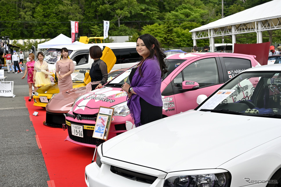 GIRLS CAR COLLECTIONコンテストの様子《写真撮影 雪岡直樹》