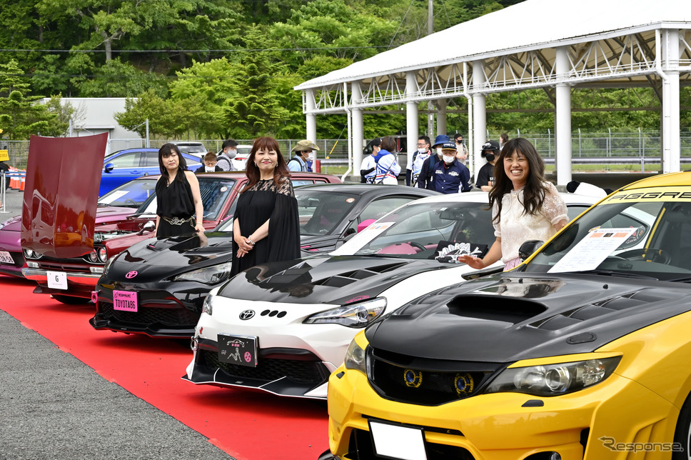 GIRLS CAR COLLECTIONコンテストの様子《写真撮影 雪岡直樹》