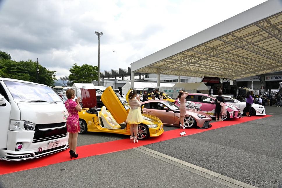 GIRLS CAR COLLECTIONコンテストの様子《写真撮影 雪岡直樹》