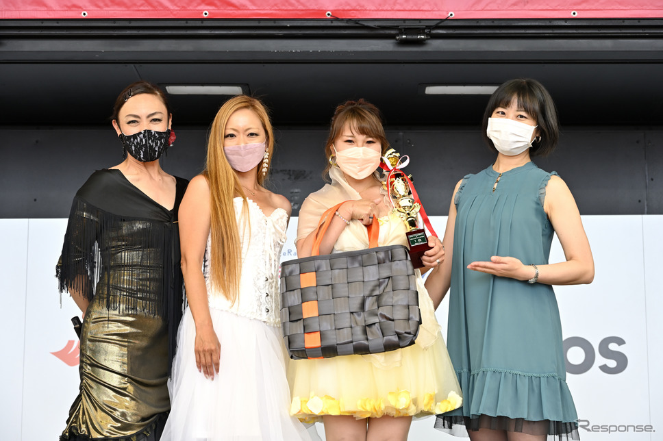 GIRLS CAR COLLECTIONコンテストの様子《写真撮影 雪岡直樹》
