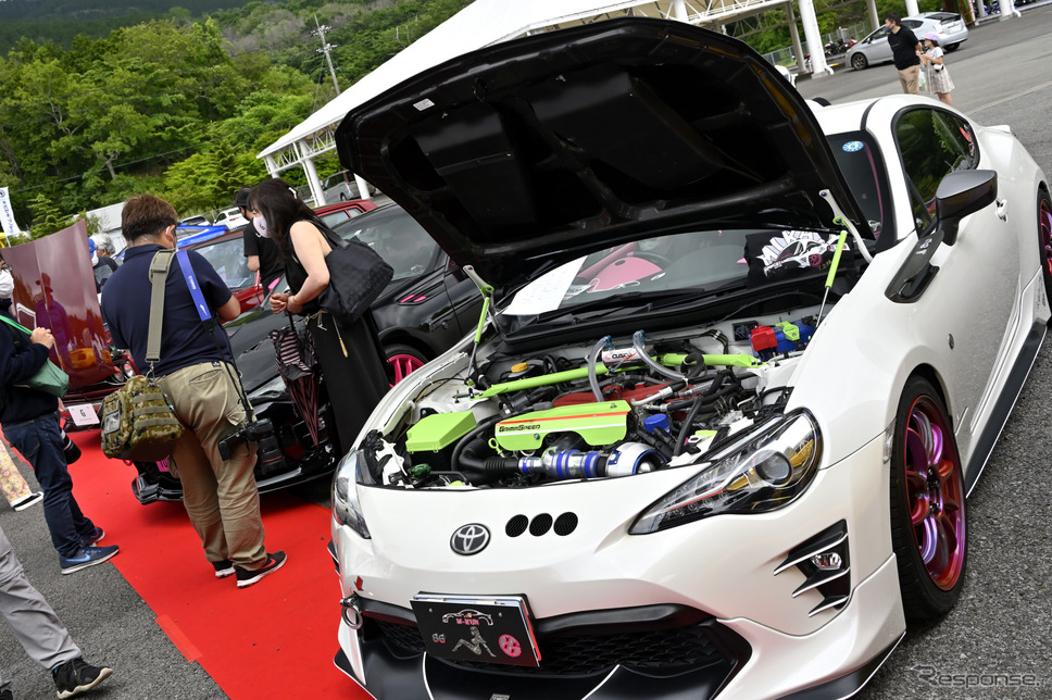 GIRLS CAR COLLECTIONコンテストの様子《写真撮影 雪岡直樹》