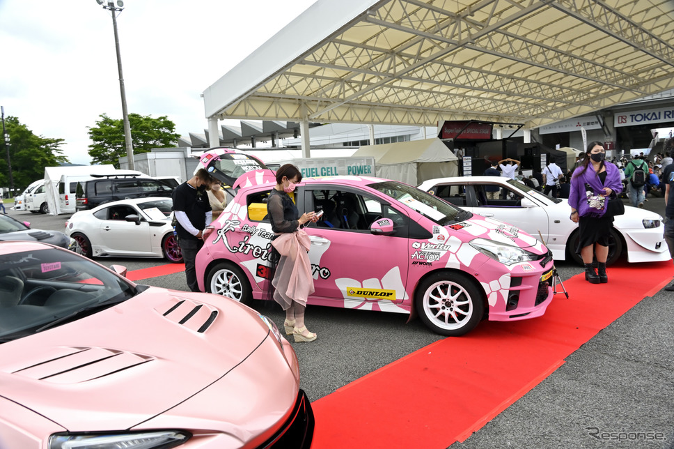 GIRLS CAR COLLECTIONコンテストの様子《写真撮影 雪岡直樹》