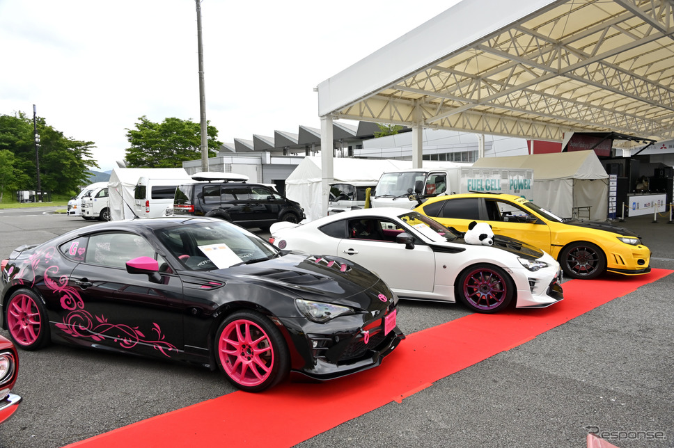 GIRLS CAR COLLECTIONコンテストの様子《写真撮影 雪岡直樹》