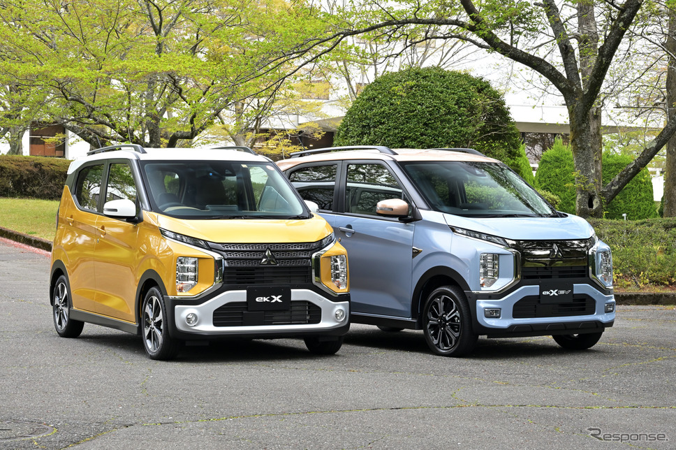 三菱 eKクロスEV(右)とeKクロス(左)《写真撮影 雪岡直樹》