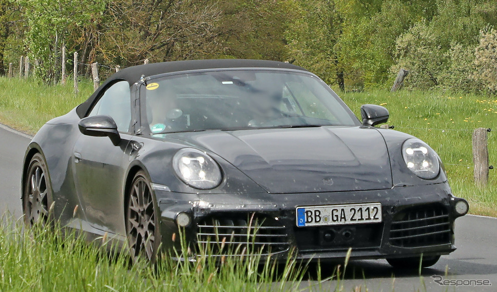 ポルシェ 911 クーペ&カブリオレ 改良新型プロトタイプ(スクープ写真)《APOLLO NEWS SERVICE》
