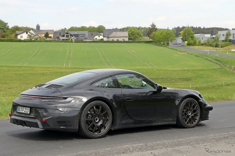 ポルシェ 911 クーペ&カブリオレ 改良新型プロトタイプ(スクープ写真)《APOLLO NEWS SERVICE》