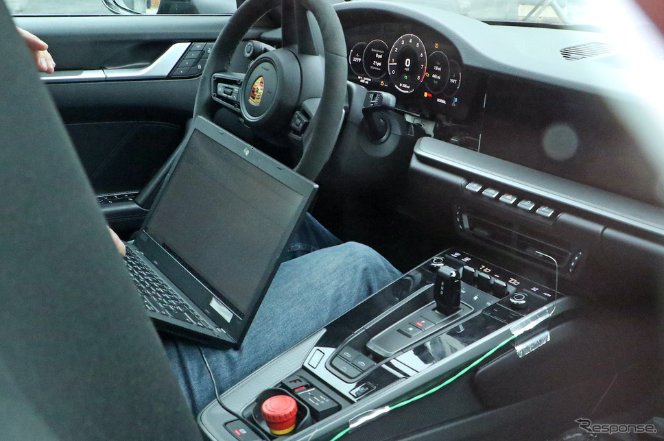 ポルシェ 911 クーペ&カブリオレ 改良新型プロトタイプ(スクープ写真)《APOLLO NEWS SERVICE》